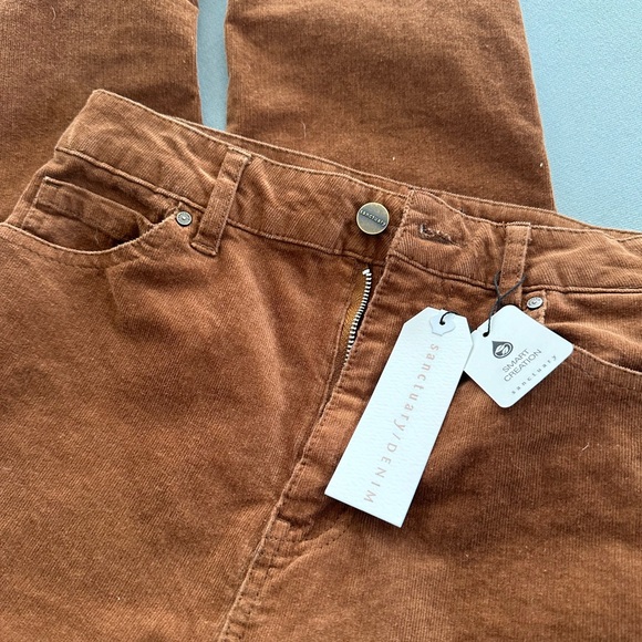 High Rise Good Vibes Crop Jean in Spice
Sanctuary
Color:Spice - Picture 2 of 3